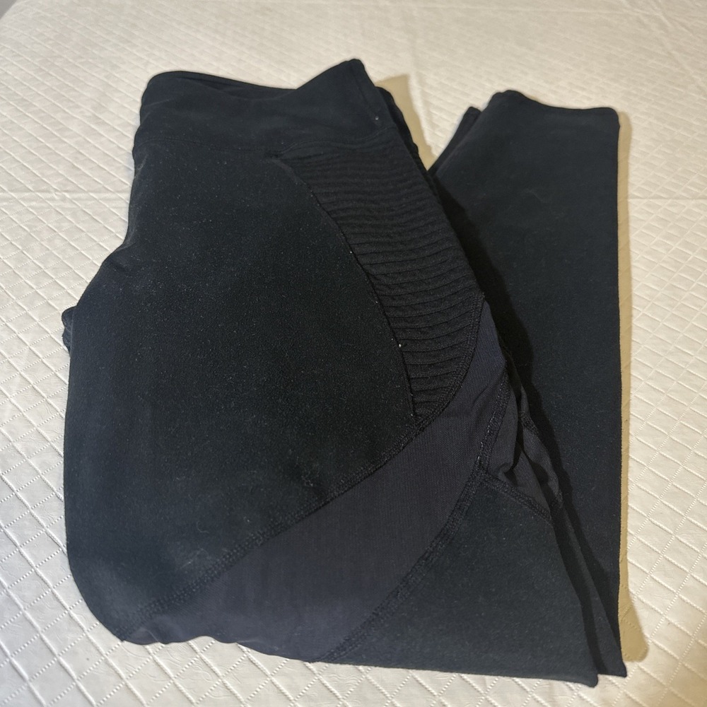 Fabletics Women's Mid rise Mesh Black Leggings Size Med Workout Athleasure
